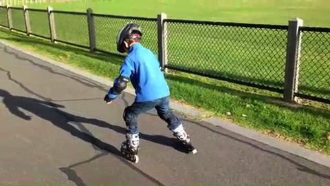 Tane rollerblading